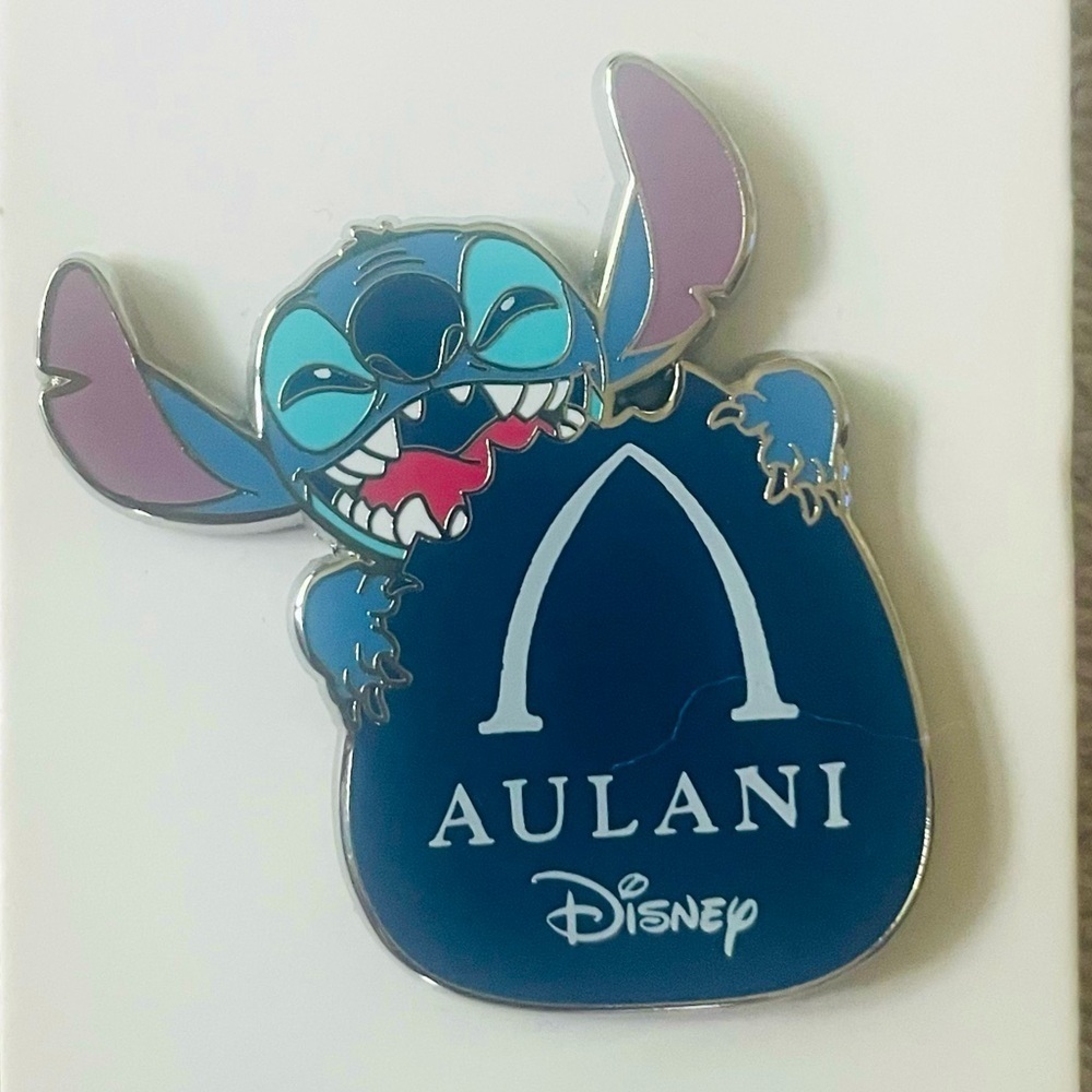 STITCH DISNEY AULANI PIN sold at AULANI RESORT only. Collector’s  pin.